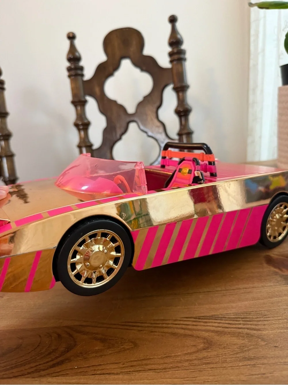 L O.L. Surprise! Car-Pool Coupe by MGA Entertainment.